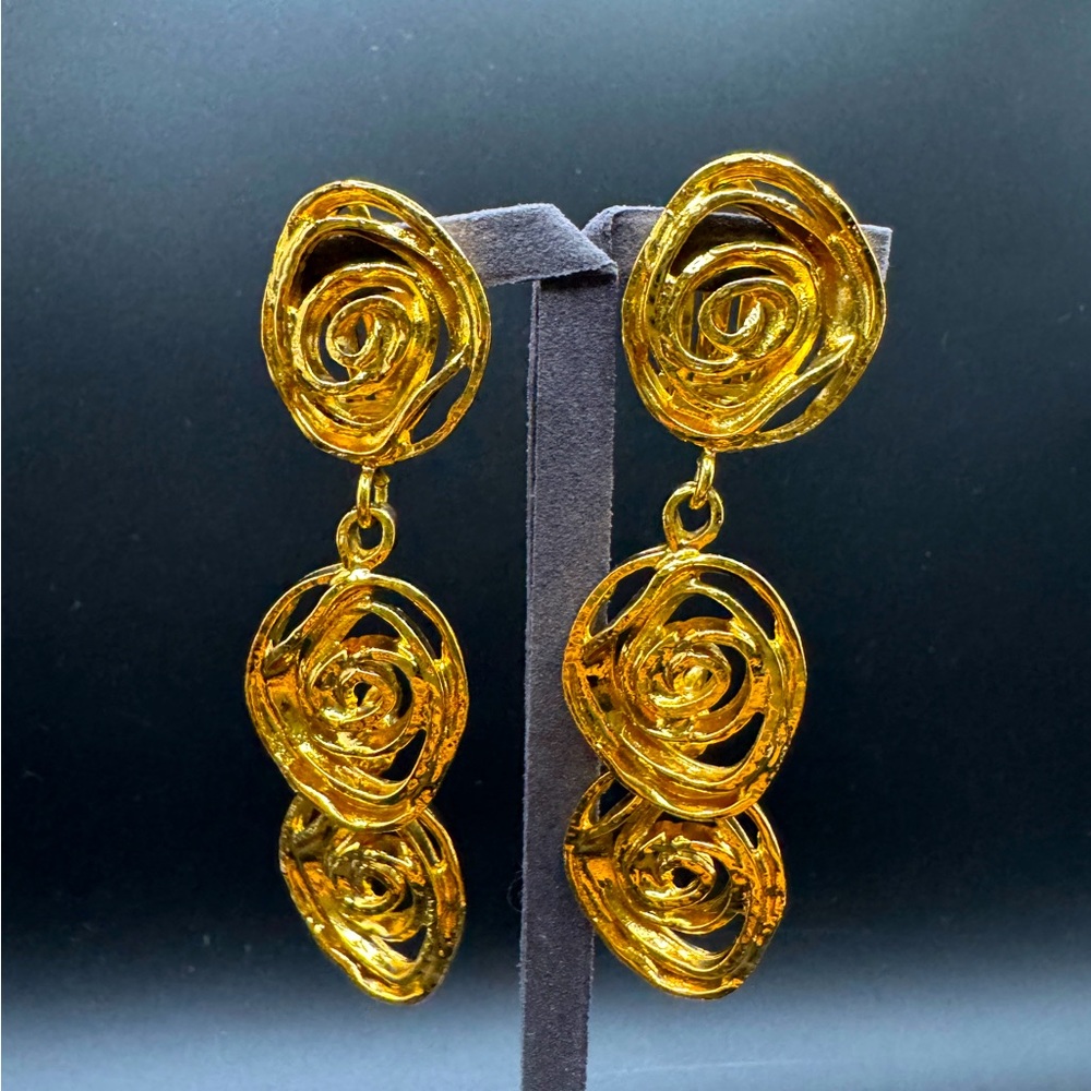 ❗️FINAL PRICE❗️LOT 913 18K gold plated Yves Saint Laurent vintage clip on